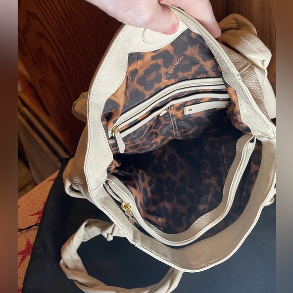 B. Makowsky Cream Colored Leather Shoulder Bag, EUC